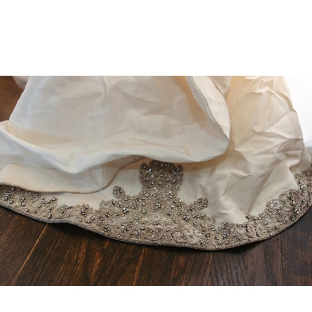 Victor Harper wedding gown 109 - Picture 7 of 13